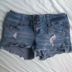 Low waisted shorts.